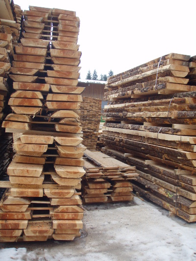 Heimisches Massiv Holz als Ausgangsmaterial für unsere Produkte